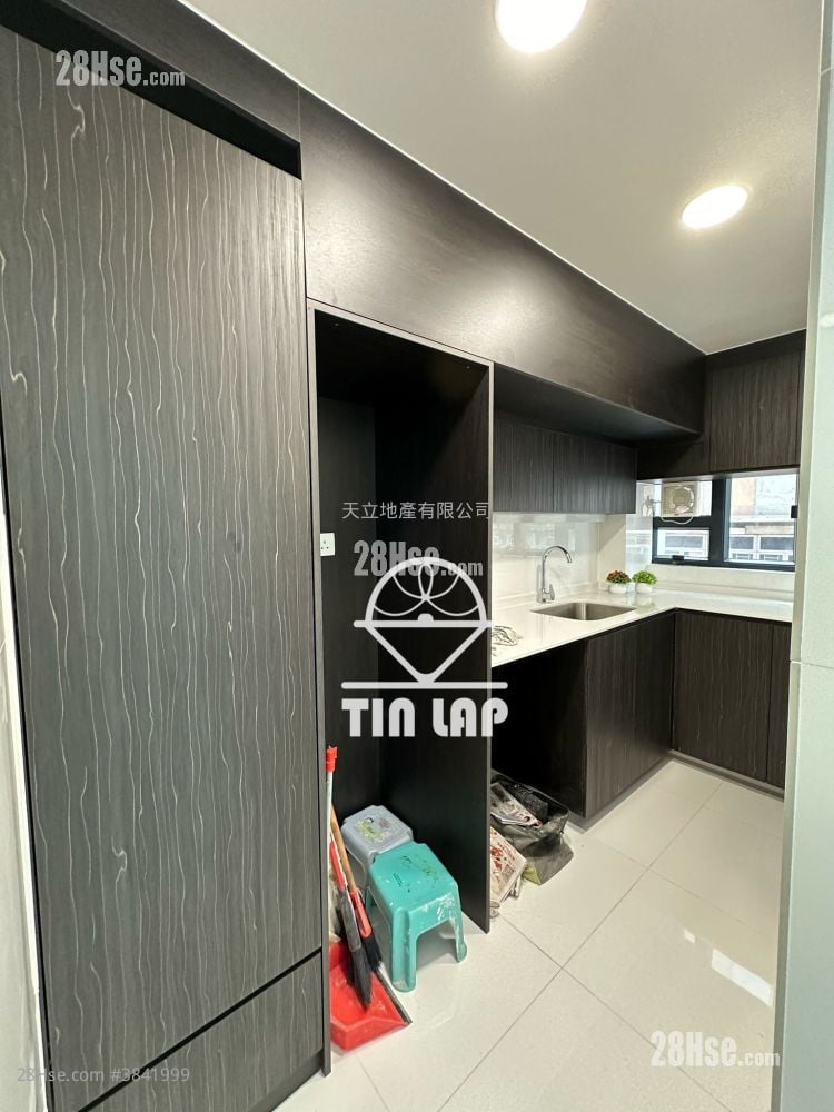 Kamcourt Building Sell 2 Bedrooms , 1 Bathroom 355 ft²