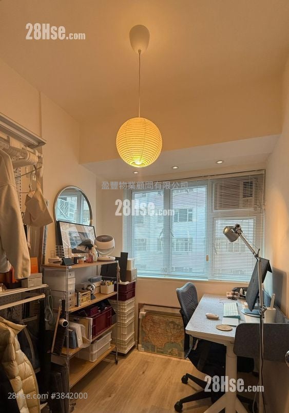 Cheong Ip Building Sell 2 Bedrooms , 1 Bathroom 369 ft²
