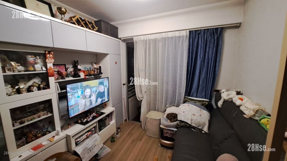 living room: Metro Harbour View Sell 1 Bathroom 485 ft²