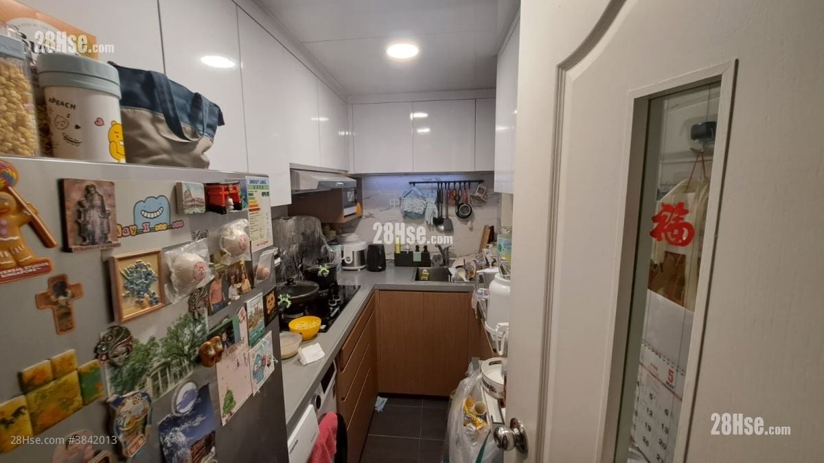 kitchen: Metro Harbour View Sell 1 Bathroom 485 ft²