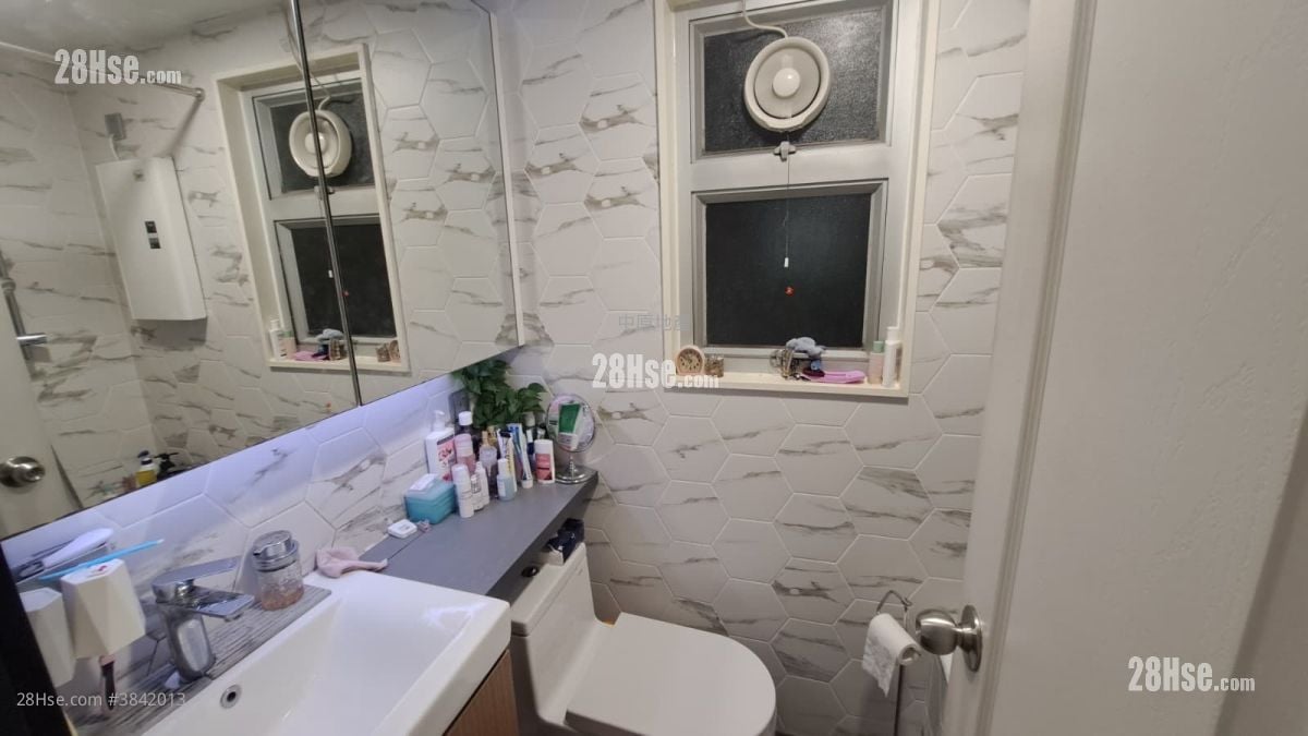 bathroom: Metro Harbour View Sell 1 Bathroom 485 ft²