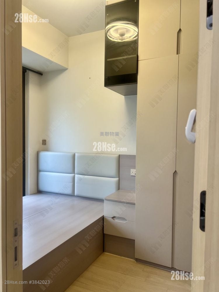 One Innovale Rental 2 Bedrooms , 2 Bathrooms 457 ft²