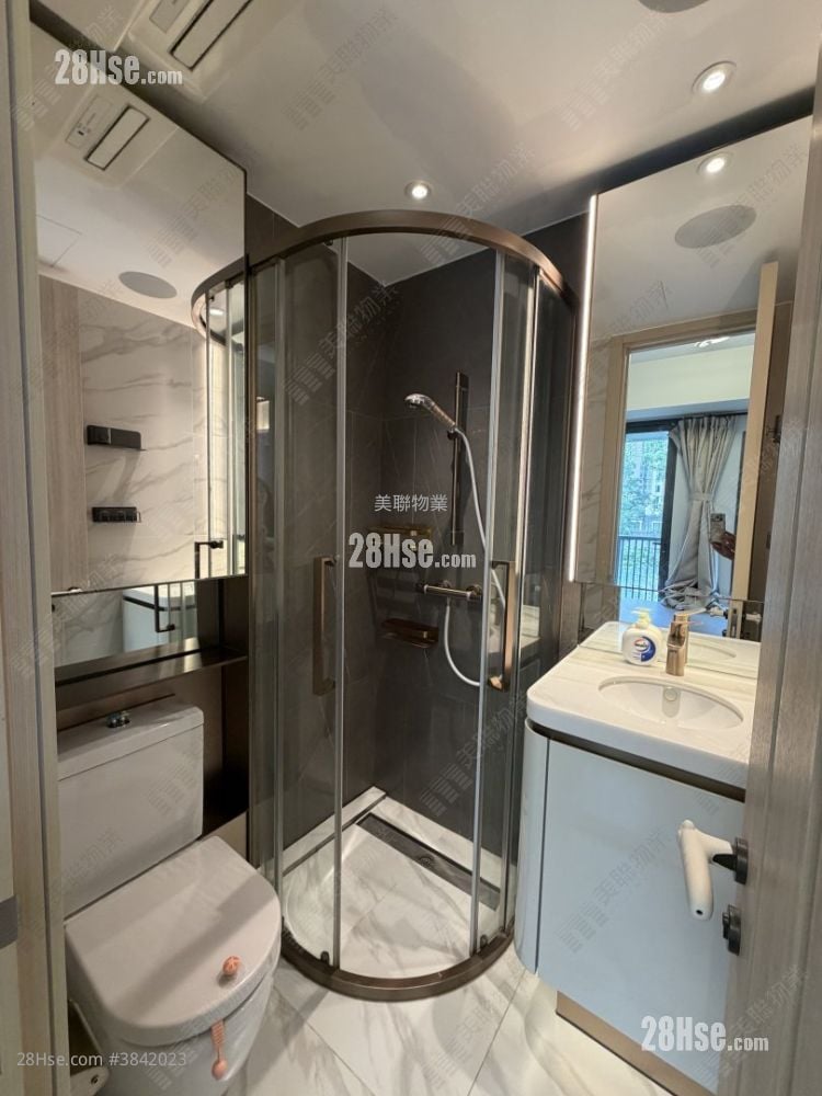 One Innovale Rental 2 Bedrooms , 2 Bathrooms 457 ft²