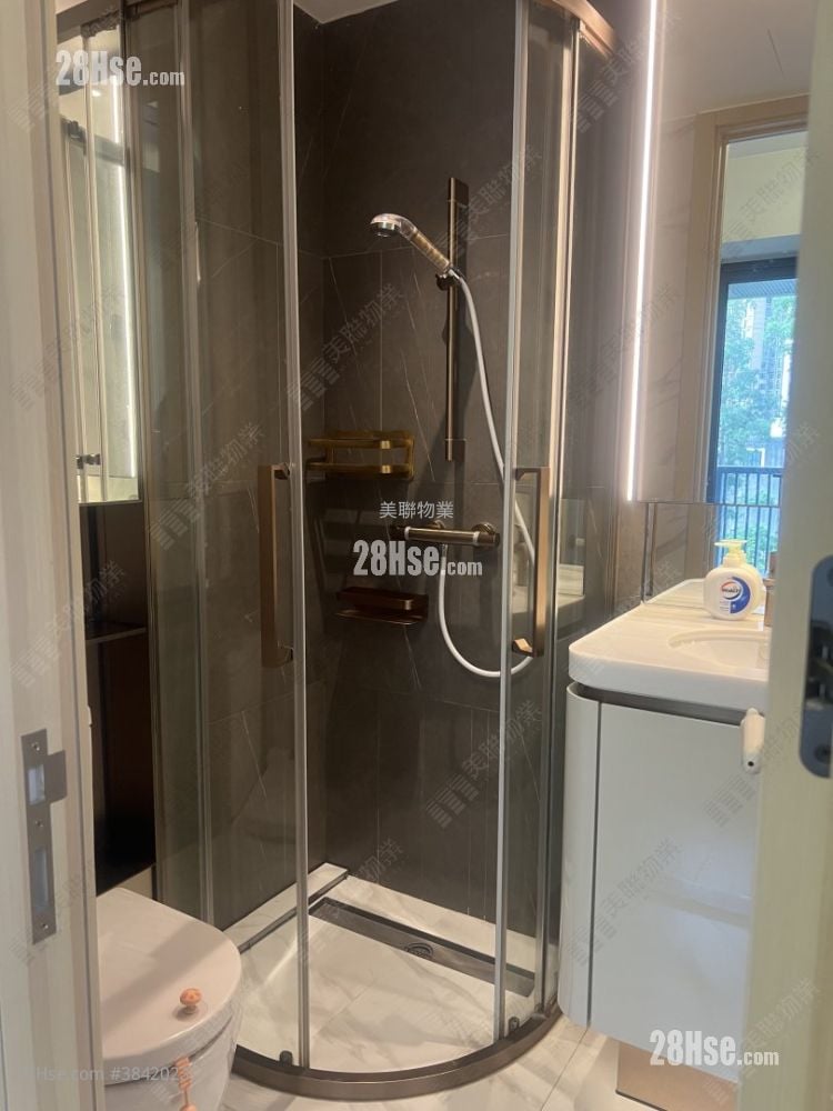 One Innovale Rental 2 Bedrooms , 2 Bathrooms 457 ft²