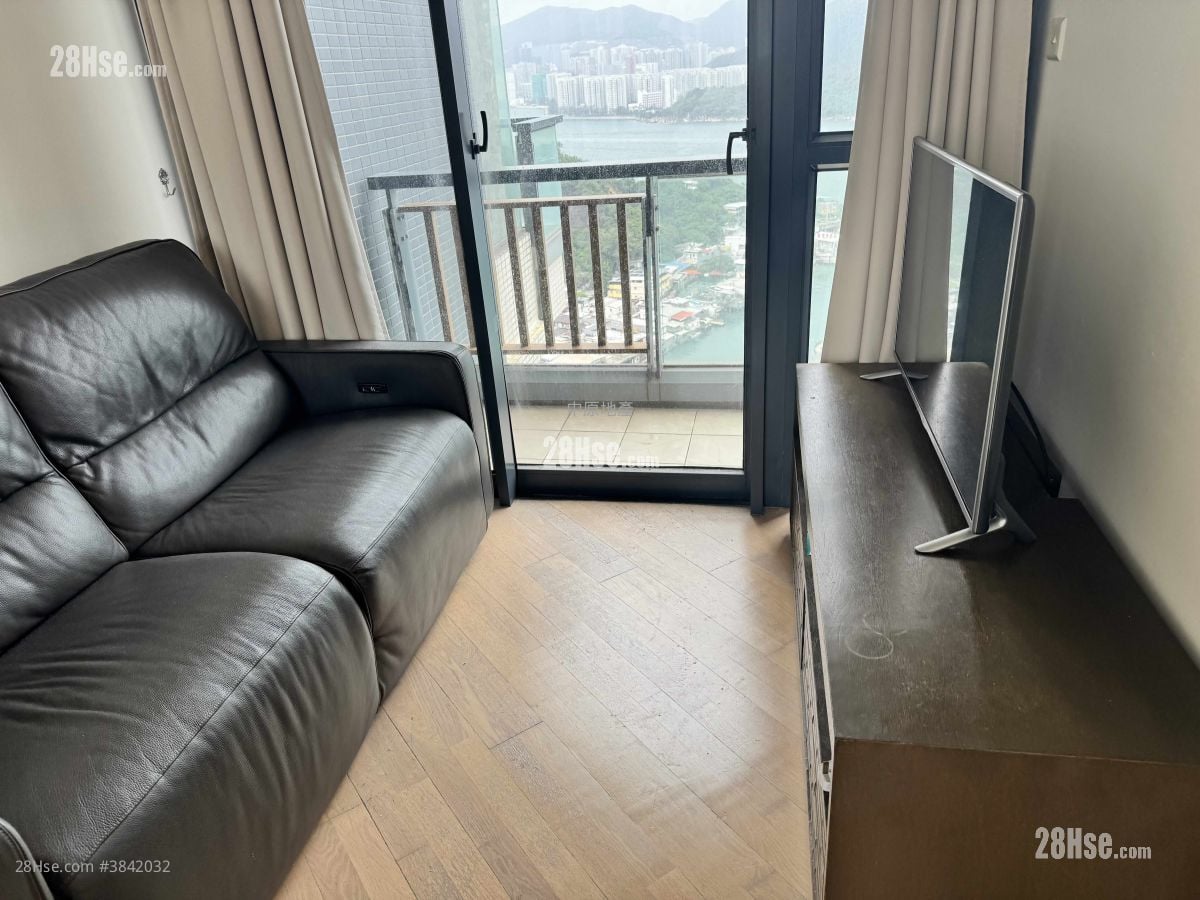 Canaryside Rental 452 ft²