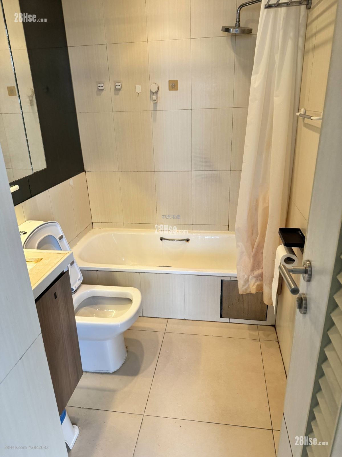 Canaryside Rental 452 ft²