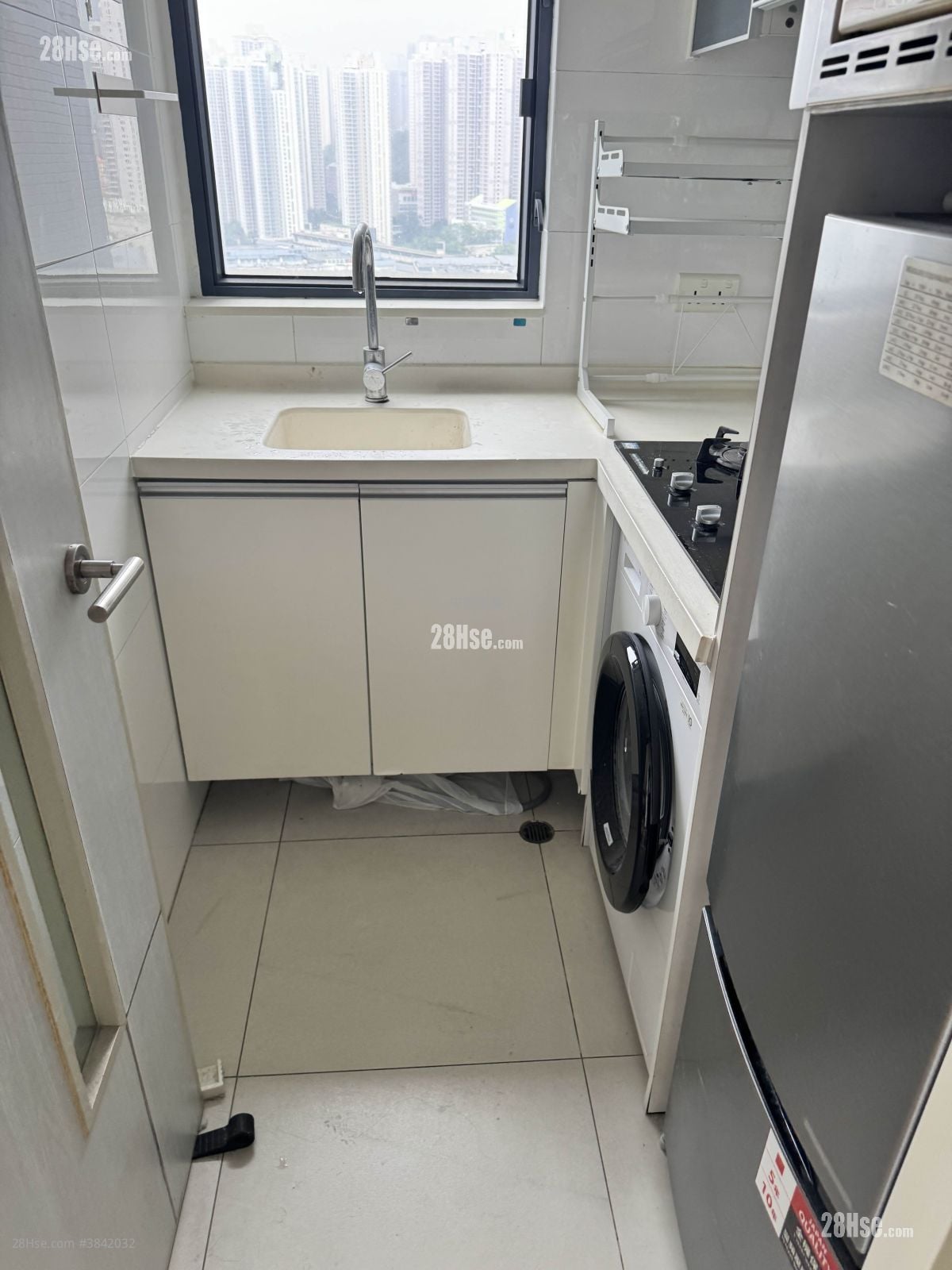 Canaryside Rental 452 ft²