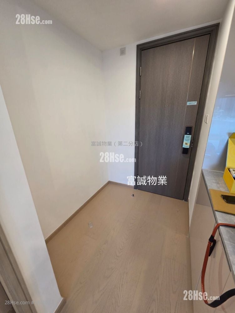 The Coast Line Sell Studio , 1 Bathroom 210 ft²