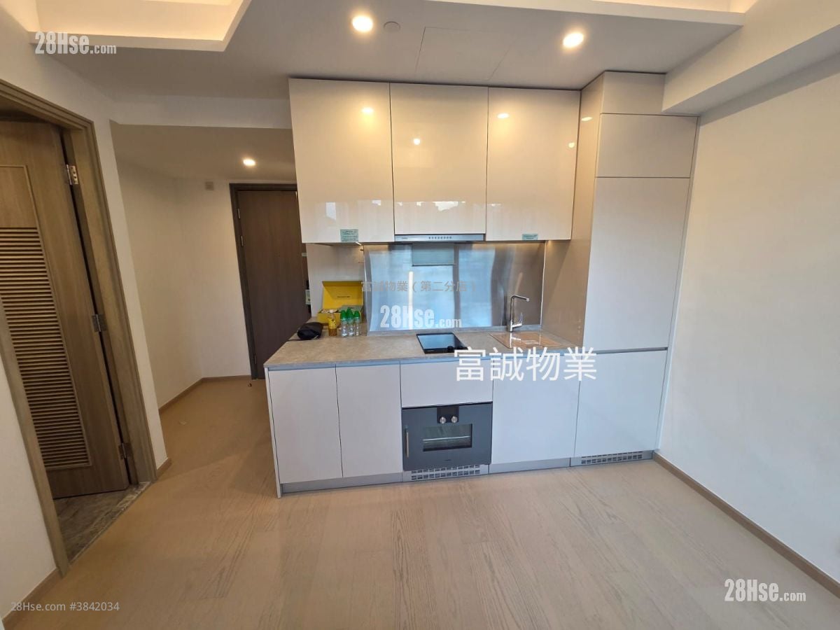The Coast Line Sell Studio , 1 Bathroom 210 ft²