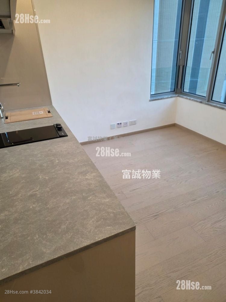 The Coast Line Sell Studio , 1 Bathroom 210 ft²