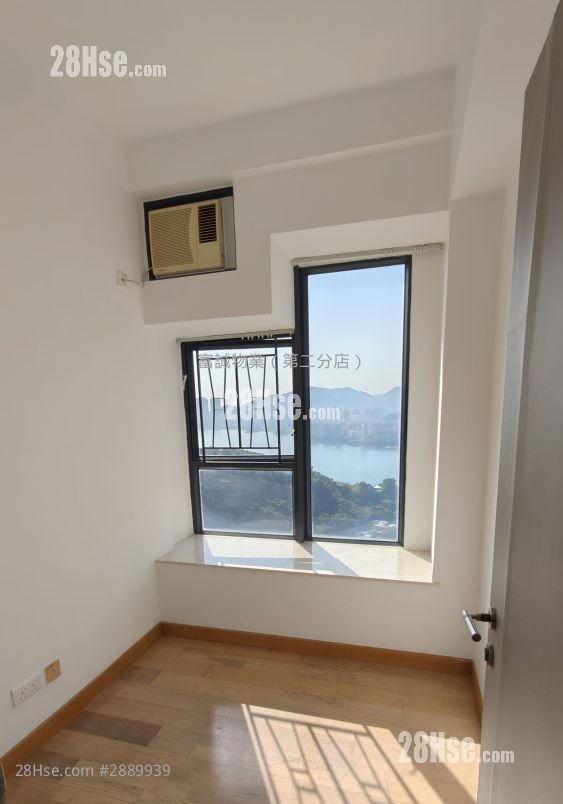 Canaryside Rental 2 Bedrooms , 2 Bathrooms 636 ft²