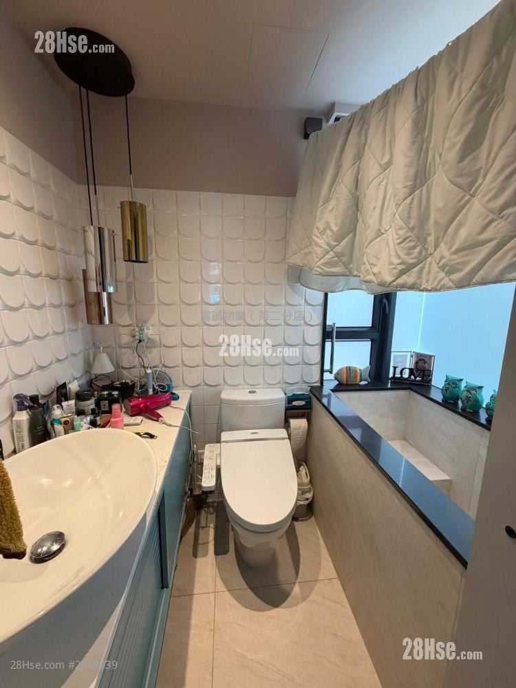 Canaryside Rental 2 Bedrooms , 2 Bathrooms 636 ft²