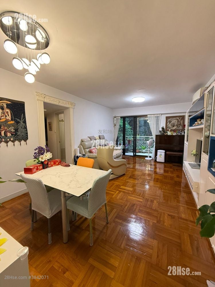 King's Court Sell 3 Bedrooms , 2 Bathrooms 1,060 ft²