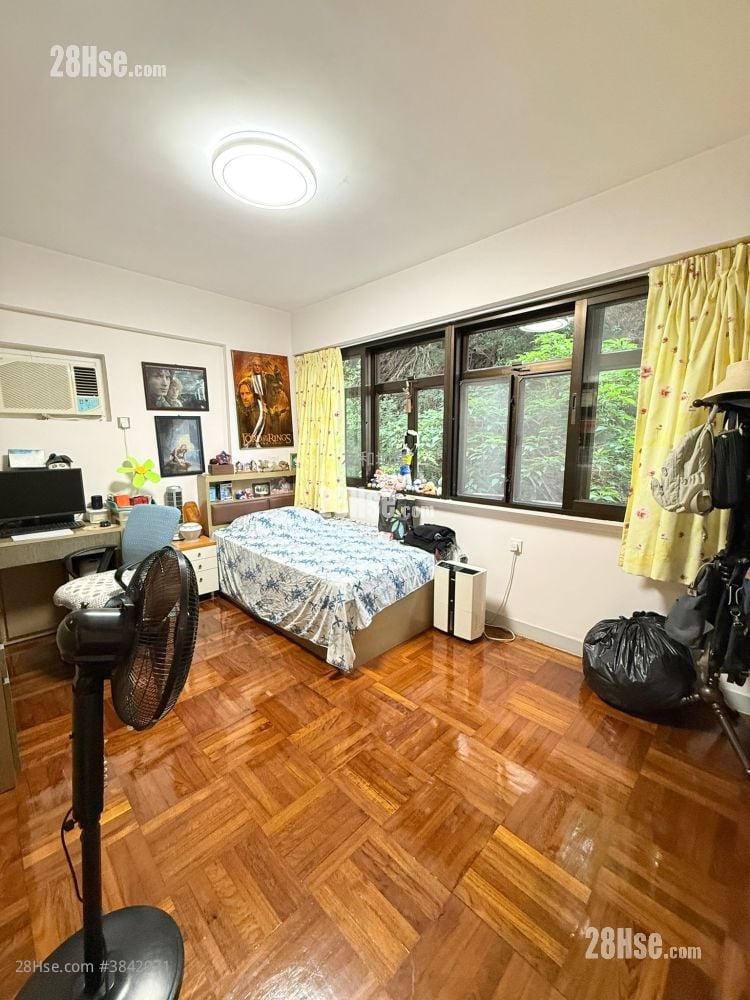 King's Court Sell 3 Bedrooms , 2 Bathrooms 1,060 ft²