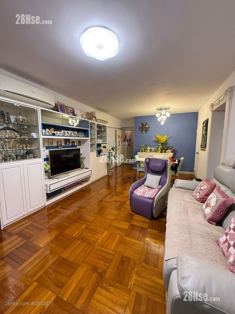 King's Court Sell 3 Bedrooms , 2 Bathrooms 1,060 ft²