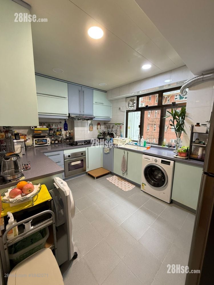 King's Court Sell 3 Bedrooms , 2 Bathrooms 1,060 ft²