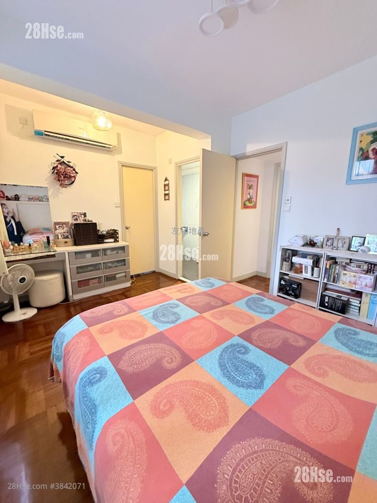 King's Court Sell 3 Bedrooms , 2 Bathrooms 1,060 ft²