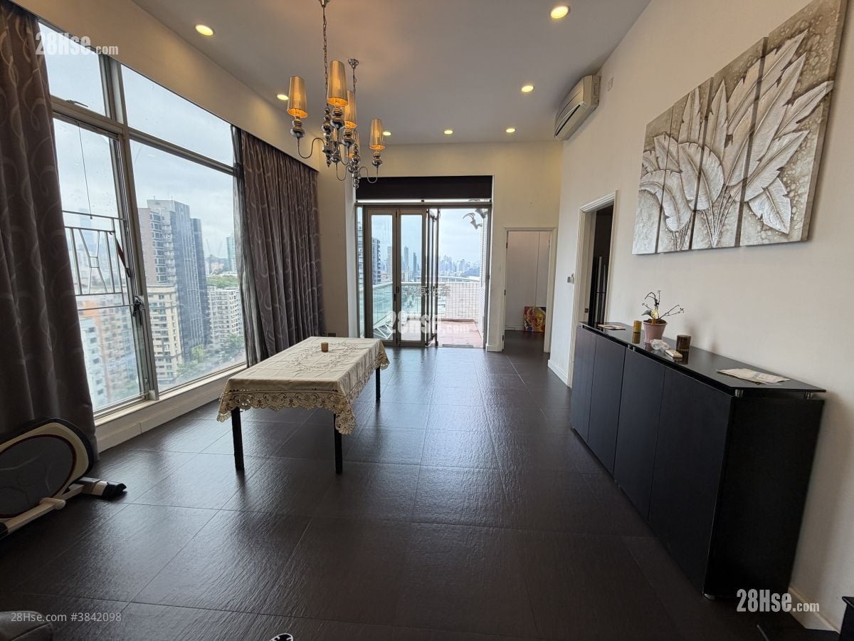 University Court Sell 4 Bedrooms , 4 Bathrooms 1,797 ft²