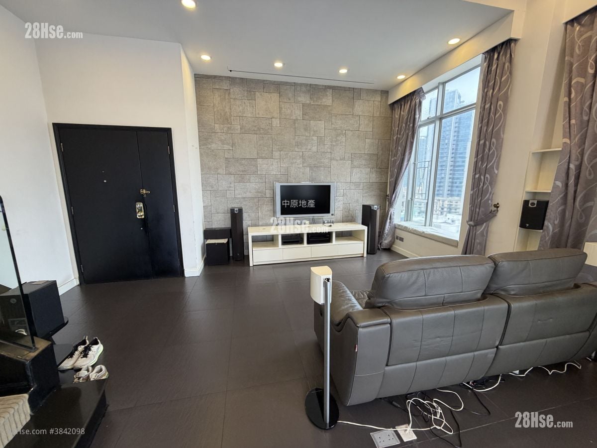 University Court Sell 4 Bedrooms , 4 Bathrooms 1,797 ft²
