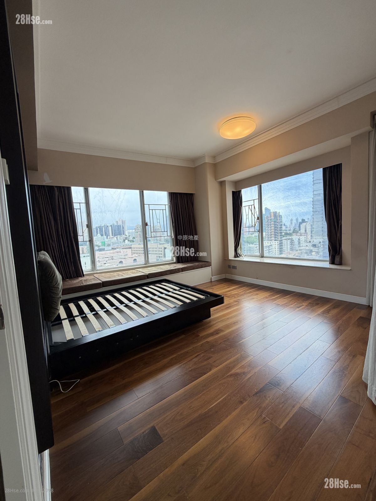University Court Sell 4 Bedrooms , 4 Bathrooms 1,797 ft²