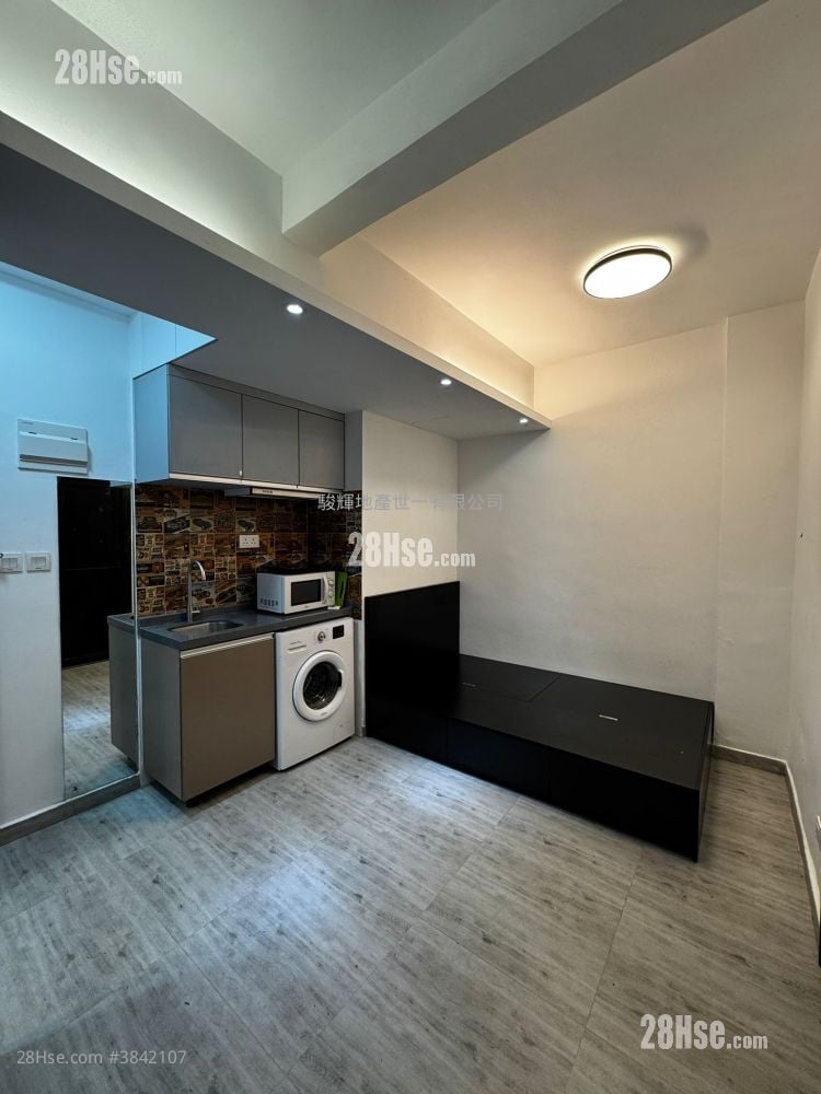 Bowling Street 11A Rental Studio , 1 Bathroom 170 ft²