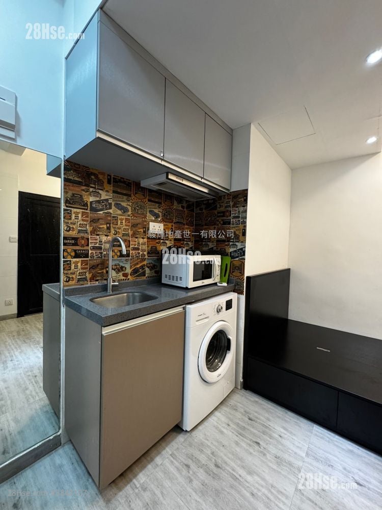 Bowling Street 11A Rental Studio , 1 Bathroom 170 ft²