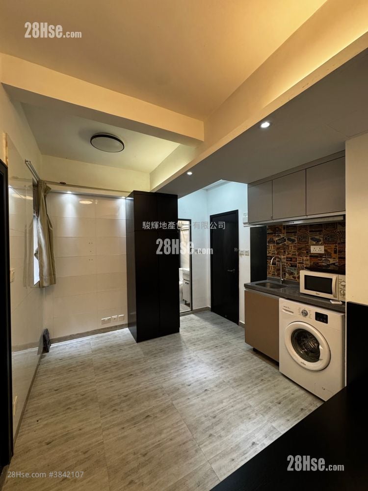 Bowling Street 11A Rental Studio , 1 Bathroom 170 ft²