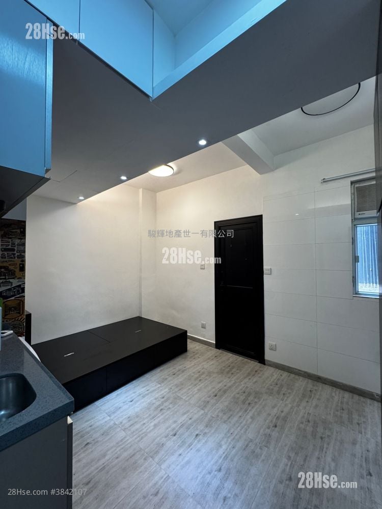 Bowling Street 11A Rental Studio , 1 Bathroom 170 ft²