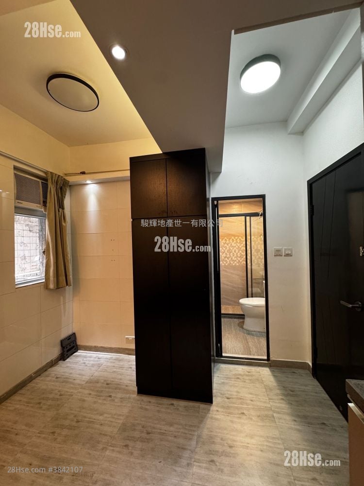 Bowling Street 11A Rental Studio , 1 Bathroom 170 ft²