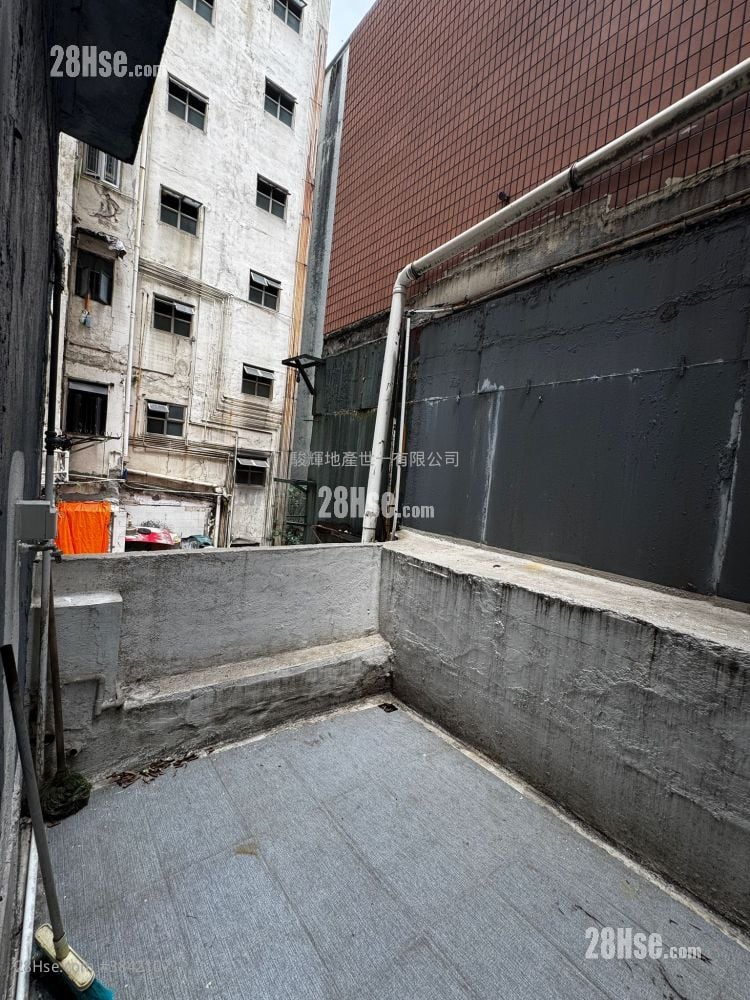 Bowling Street 11A Rental Studio , 1 Bathroom 170 ft²