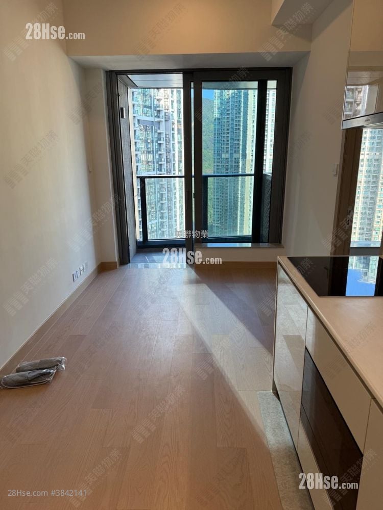 Seasons Place Sell 1 Bedroom 323 ft²