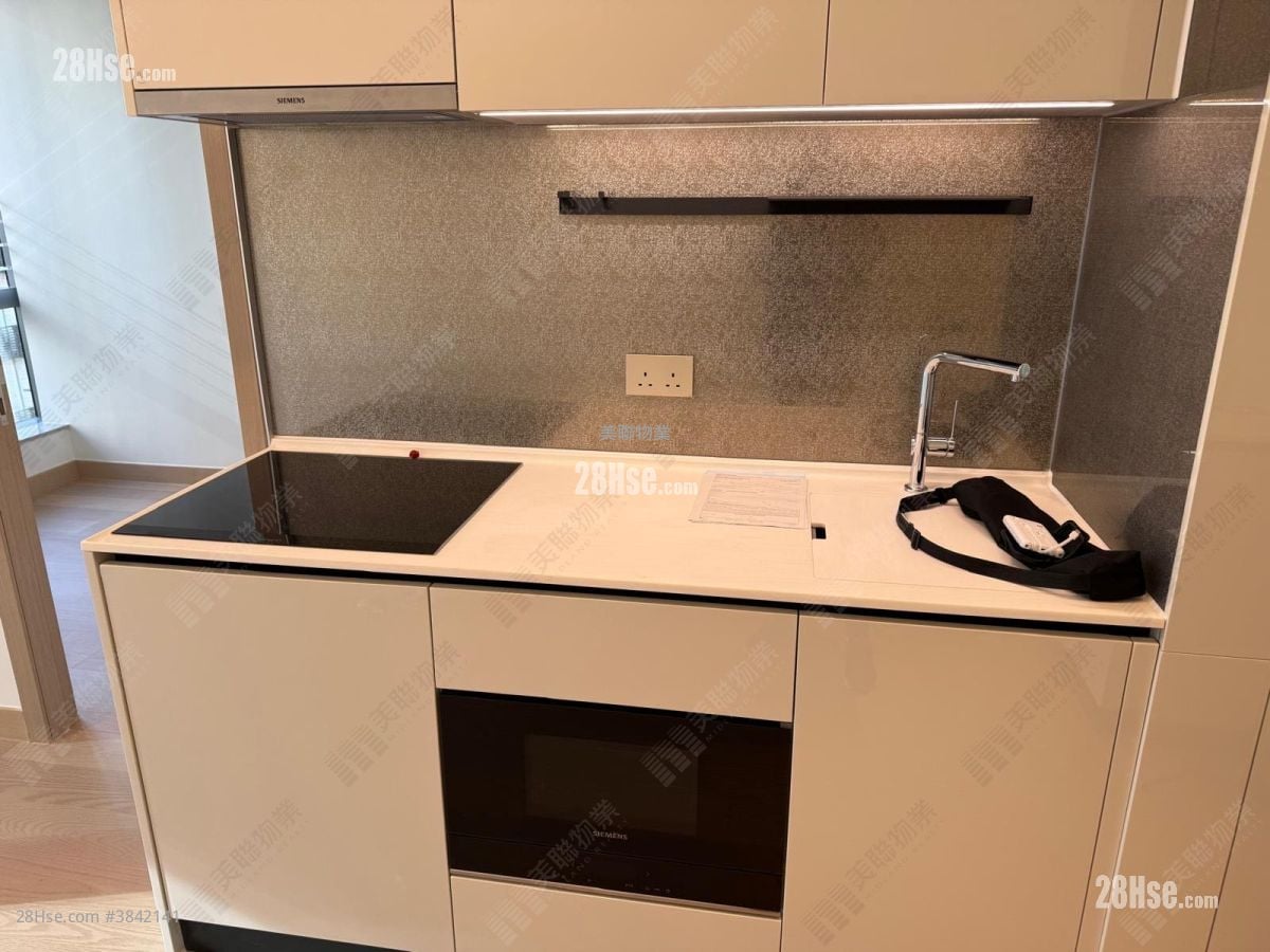Seasons Place Sell 1 Bedroom 323 ft²