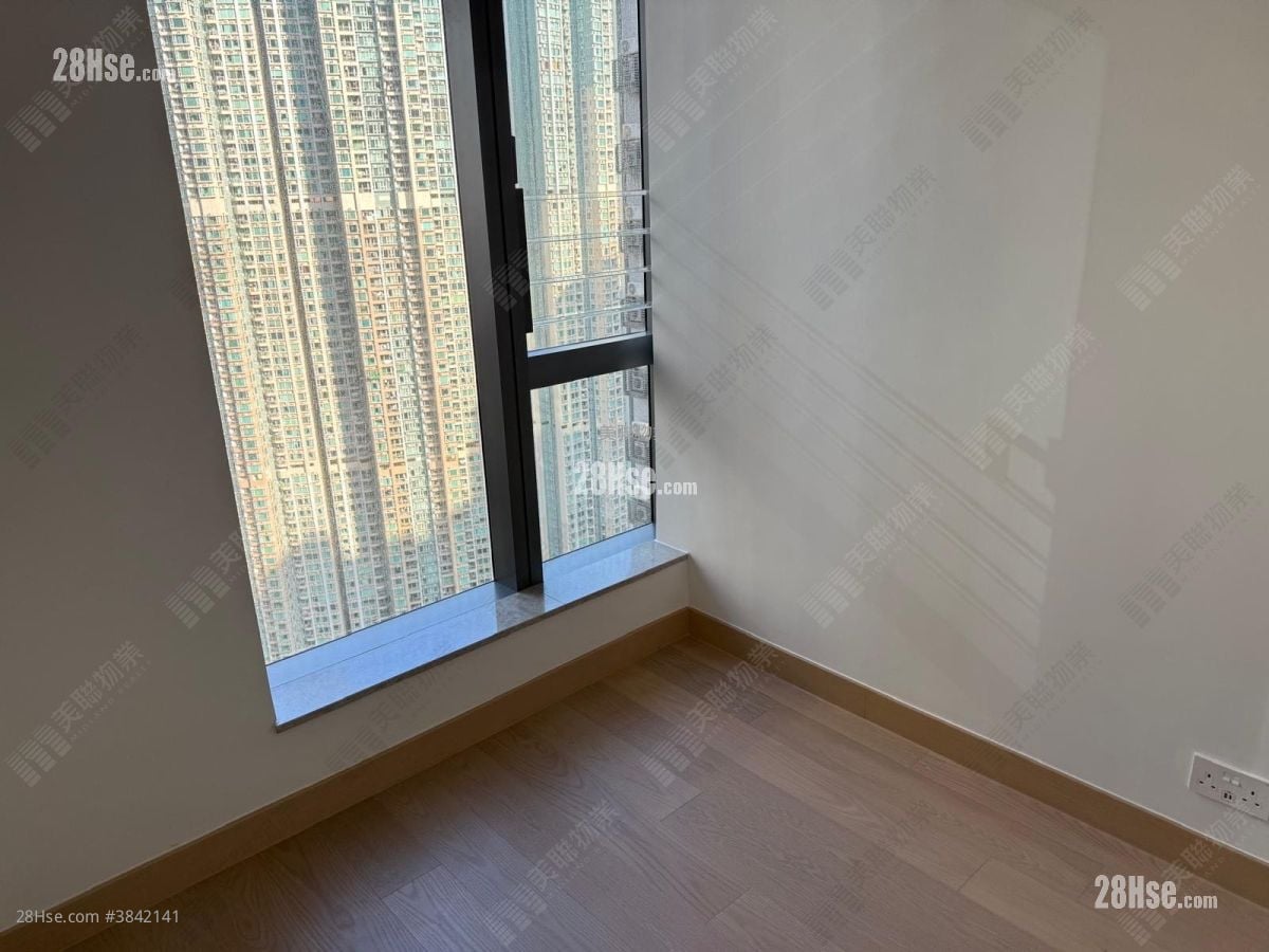 Seasons Place Sell 1 Bedroom 323 ft²