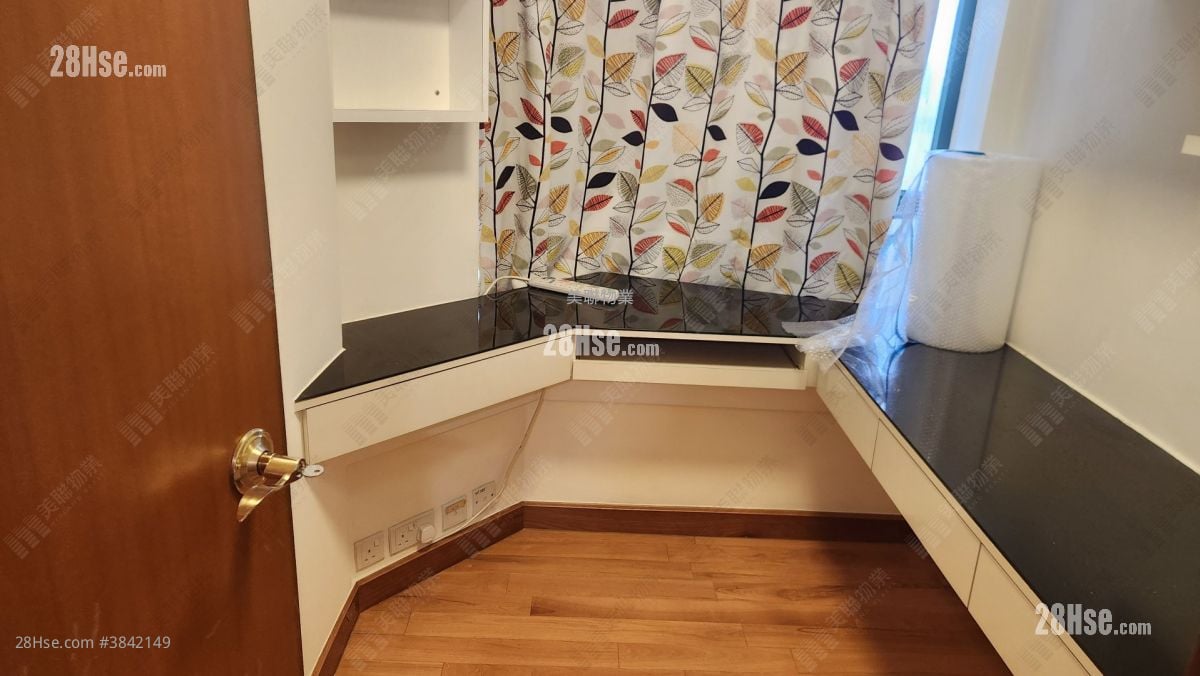 Galaxia Rental 3 Bedrooms , 1 Bathroom 517 ft²