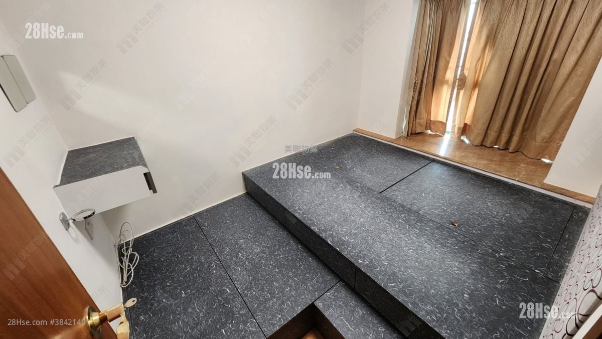 Galaxia Rental 3 Bedrooms , 1 Bathroom 517 ft²