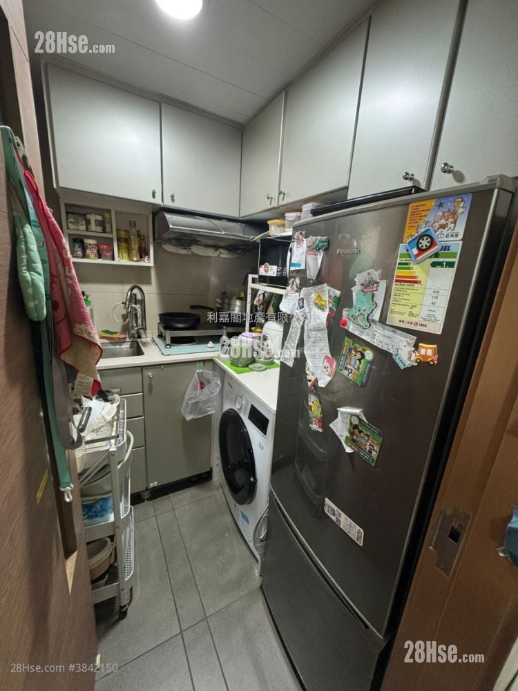 新港豪庭 售盤 2 房 , 1 浴室 348 平方呎