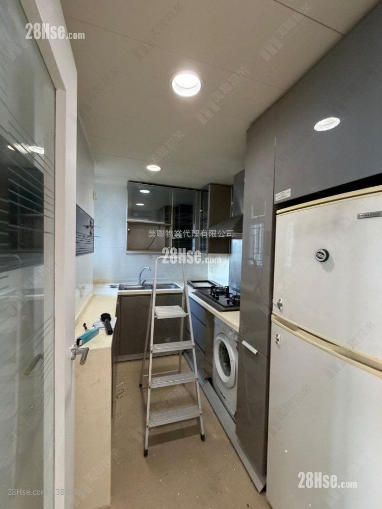 The Capitol Sell 3 Bedrooms , 2 Bathrooms 704 ft²