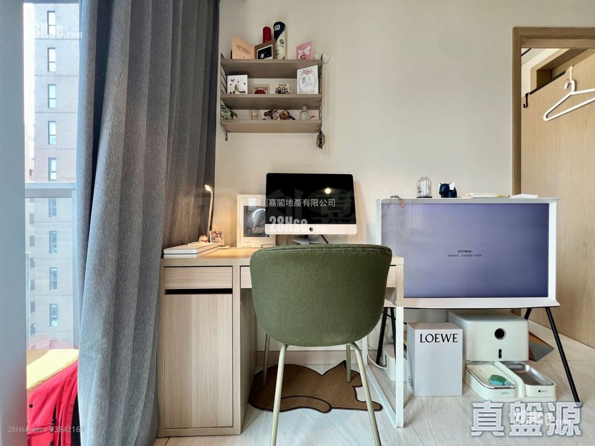 King's Hill Sell 1 Bedroom , 1 Bathroom 353 ft²