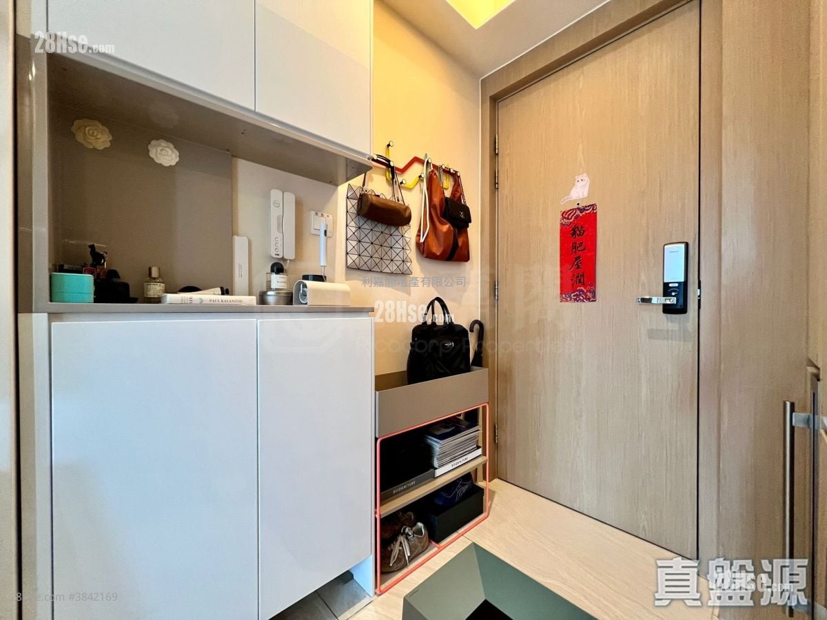 King's Hill Sell 1 Bedroom , 1 Bathroom 353 ft²