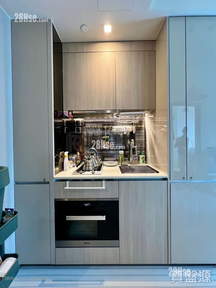 King's Hill Sell 1 Bedroom , 1 Bathroom 353 ft²
