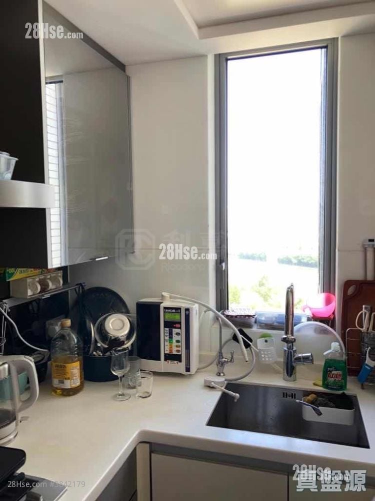 Riva Sell 3 Bedrooms , 2 Bathrooms 696 ft²