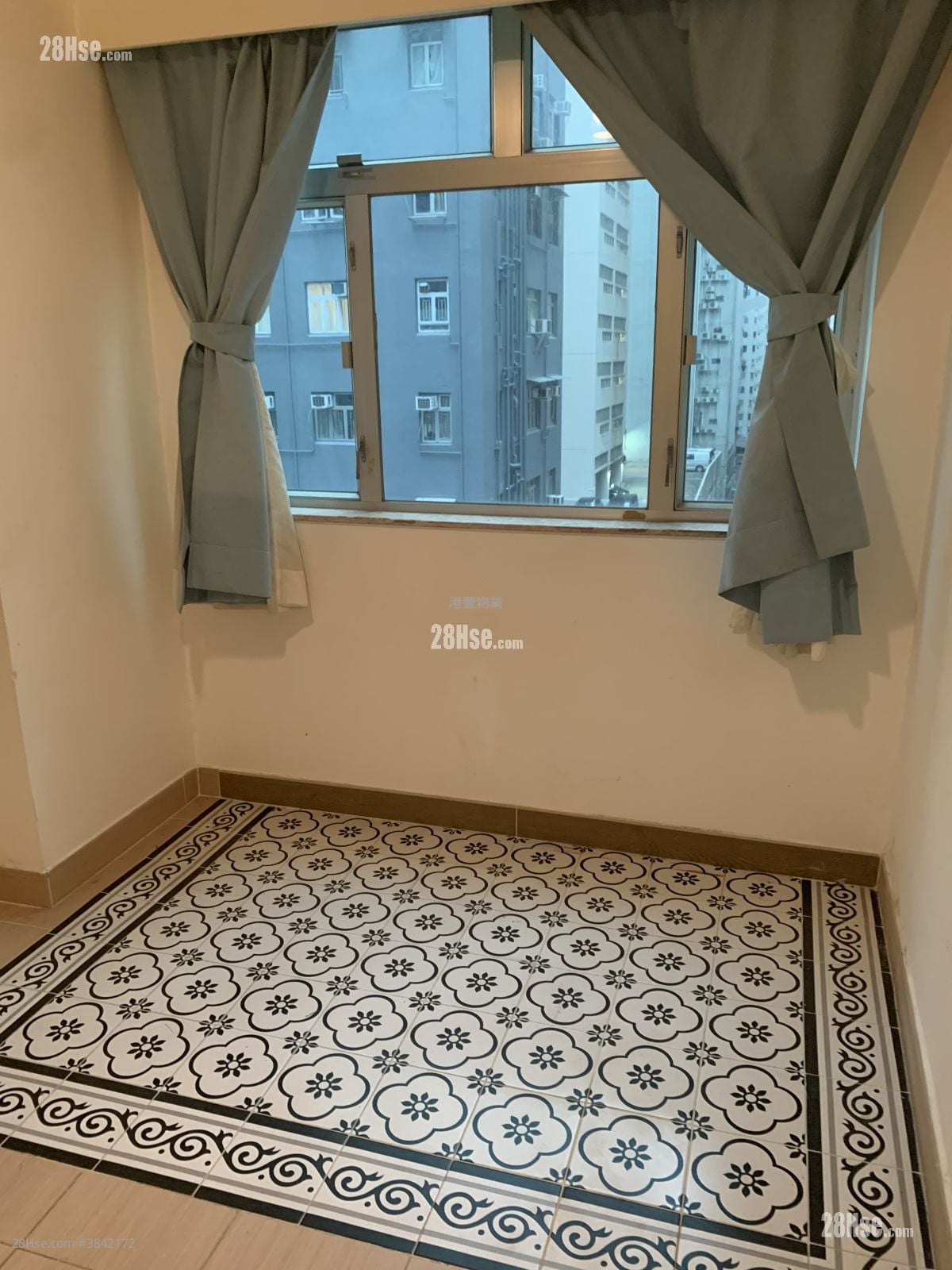 King Man Court Sell 2 Bedrooms , 1 Bathroom 526 ft²