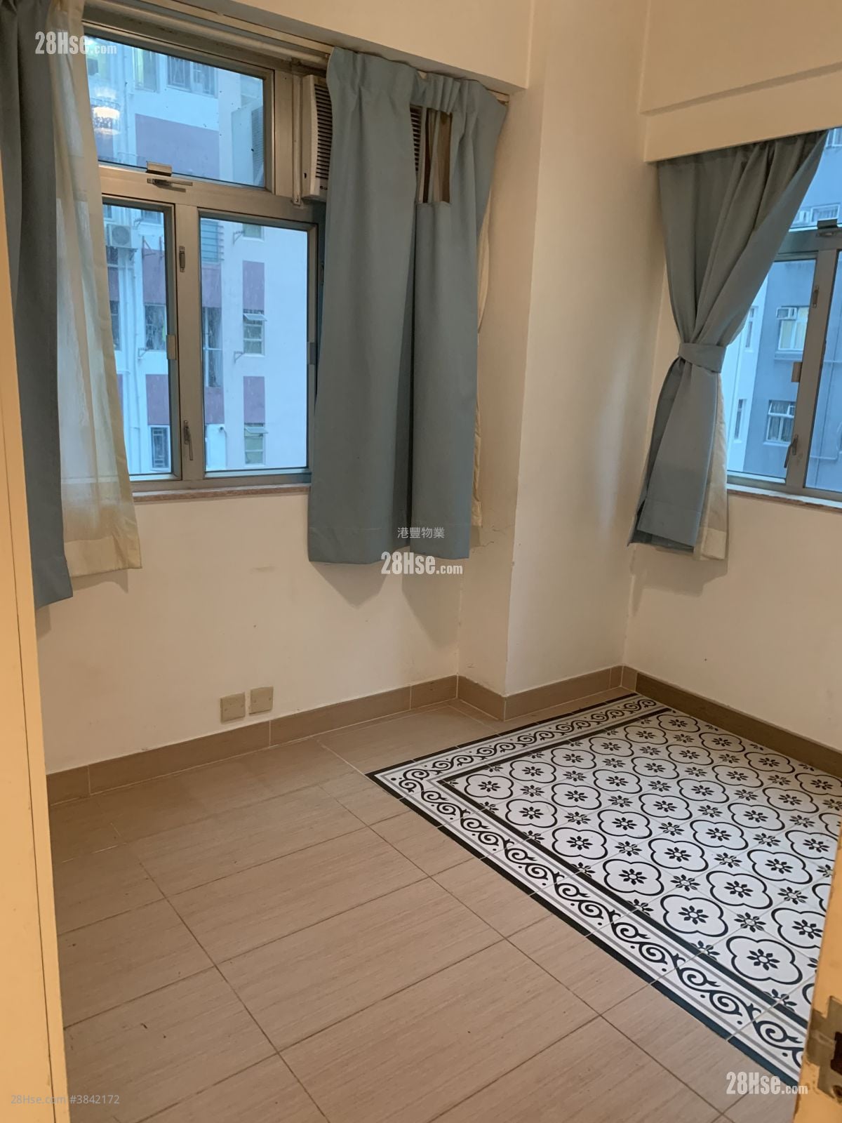 King Man Court Sell 2 Bedrooms , 1 Bathroom 526 ft²