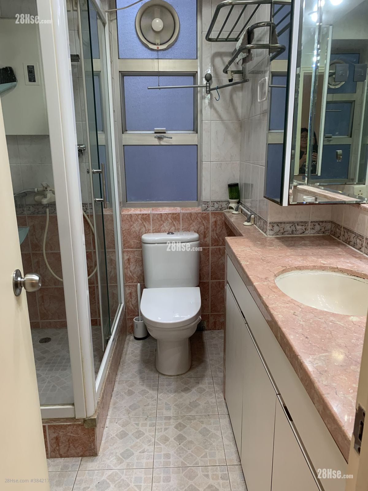 King Man Court Sell 2 Bedrooms , 1 Bathroom 526 ft²