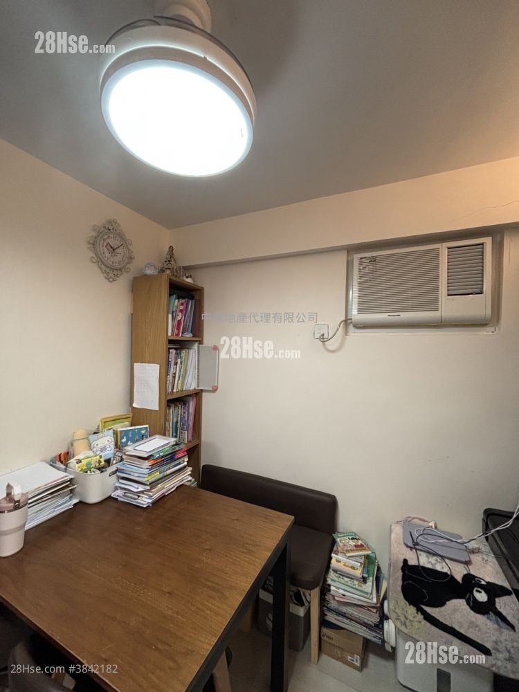 Lei King Wan Sell 3 Bedrooms , 2 Bathrooms 536 ft²
