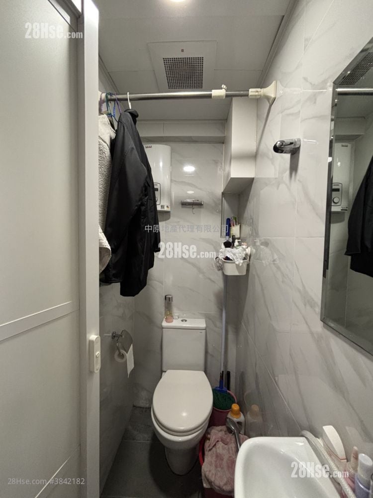 Lei King Wan Sell 3 Bedrooms , 2 Bathrooms 536 ft²