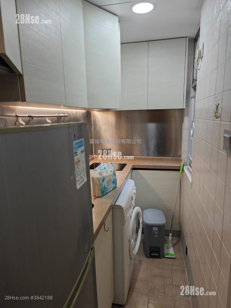 Golden Lion Garden Rental 1 Bedroom , 1 Bathroom 282 ft²