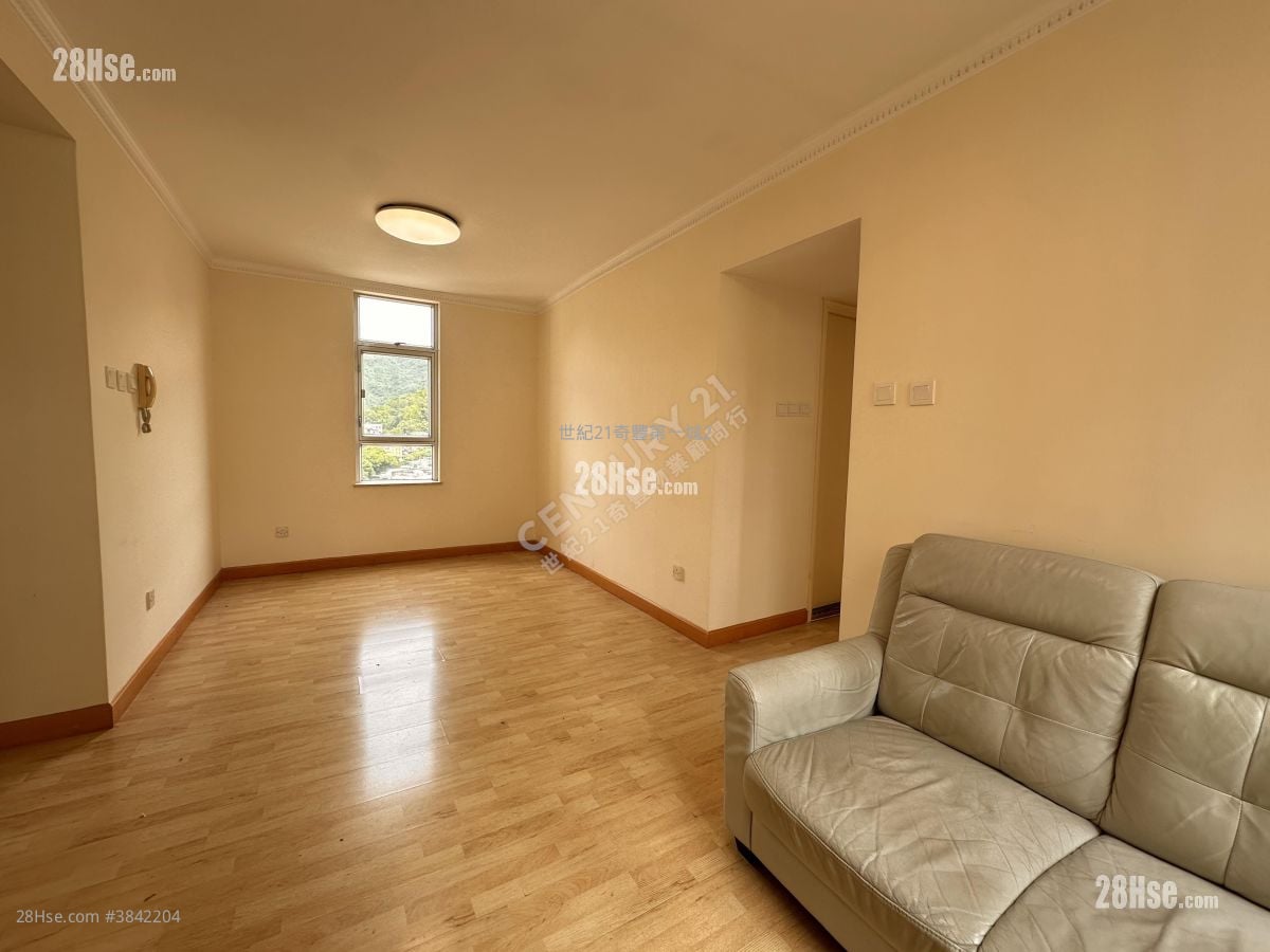 Yu Chui Court Rental 2 Bedrooms 519 ft²