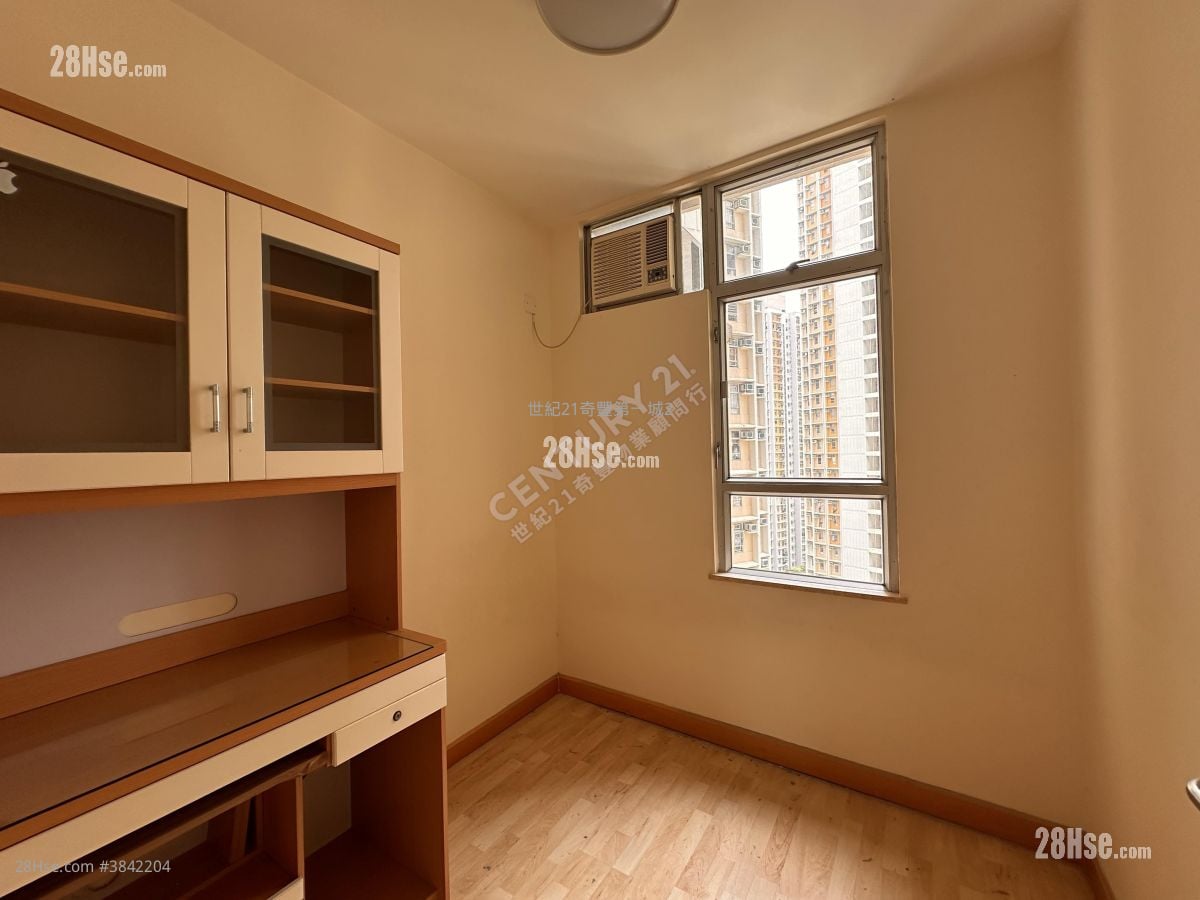 Yu Chui Court Rental 2 Bedrooms 519 ft²