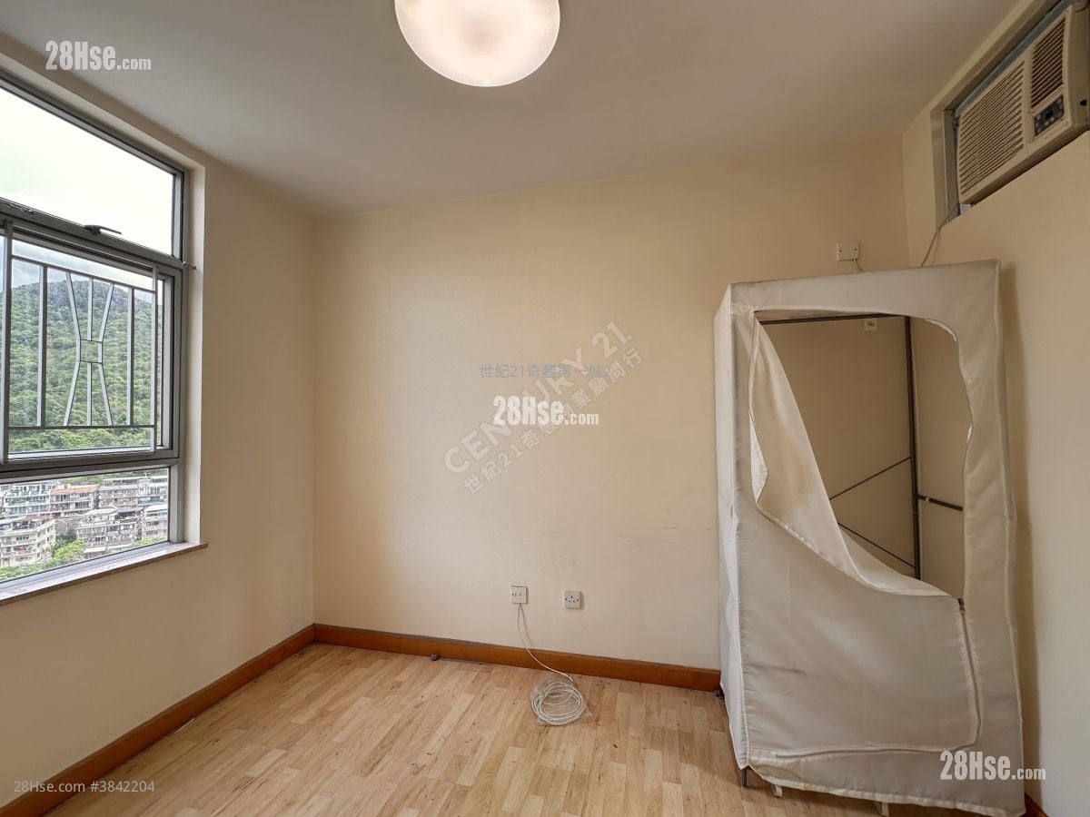 Yu Chui Court Rental 2 Bedrooms 519 ft²
